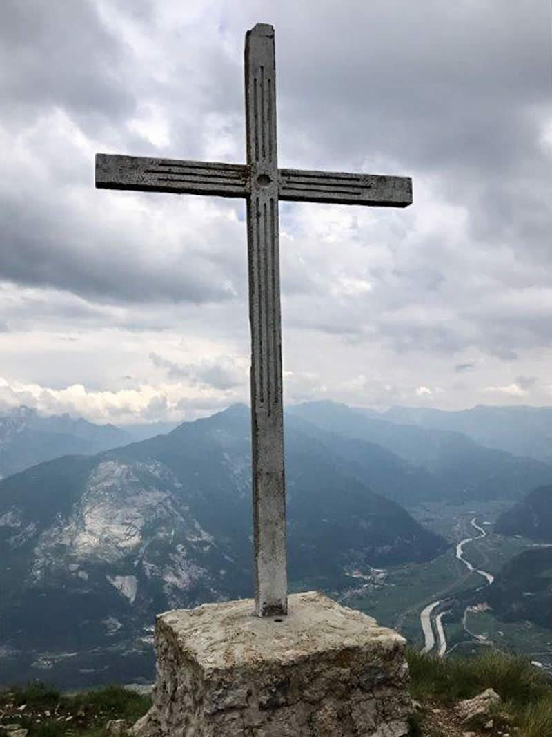 Gipfelkreuz des Monte Biaena
