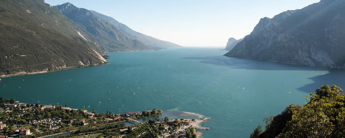 Blick vom Monte Brione auf den Gardasee