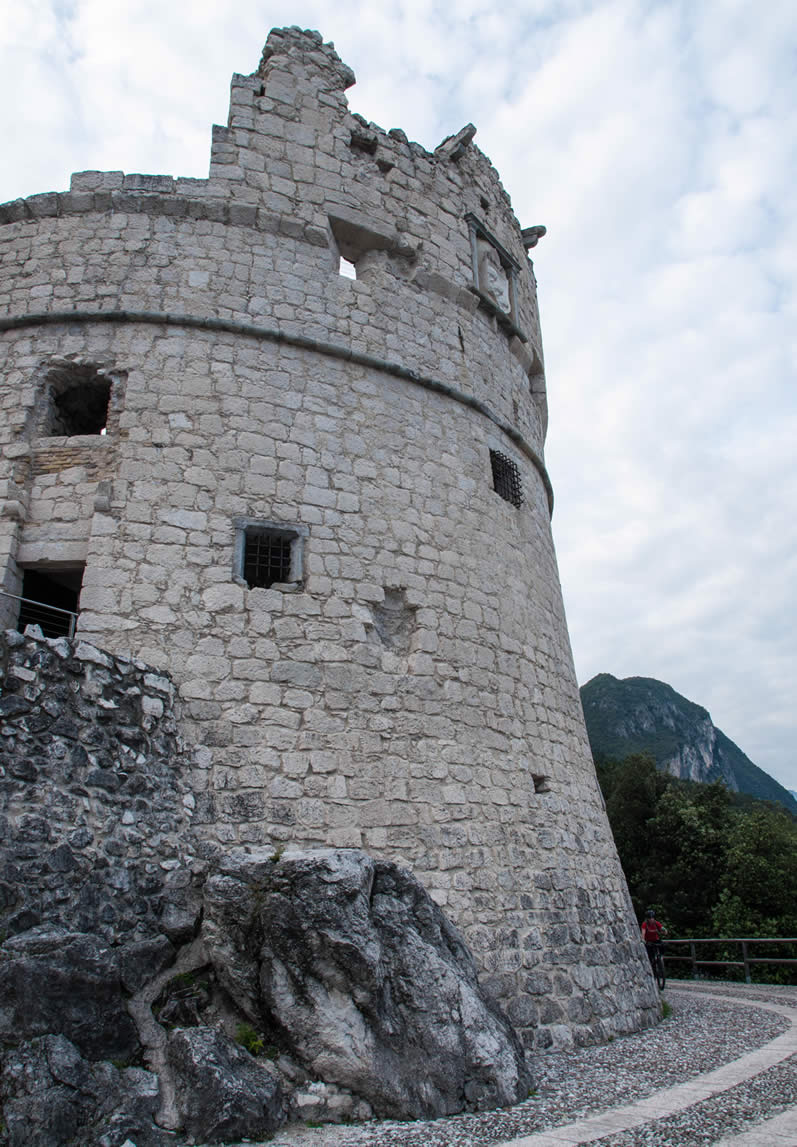 Alter Wachturm Bastion del Garda über Riva