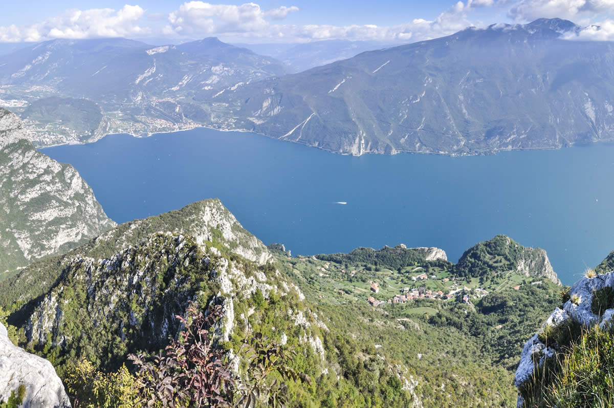 Gardasee Panorama von der Cima al Bal 