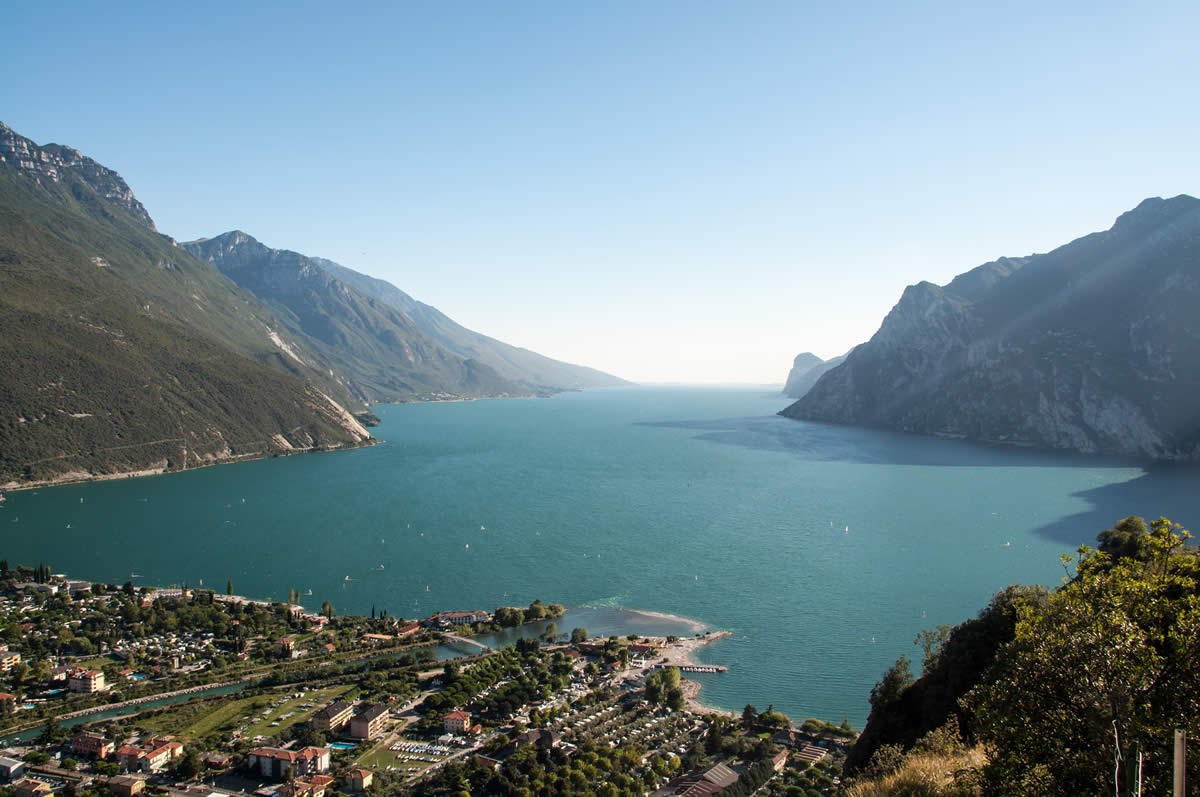 Blick vom Monte Brione auf den Gardasee