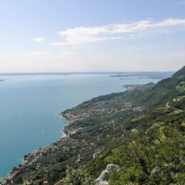 Westufer mit Blick auf südlichen Gardasee