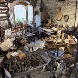 Exponate des Heimatmuseums von Canale di Tenno