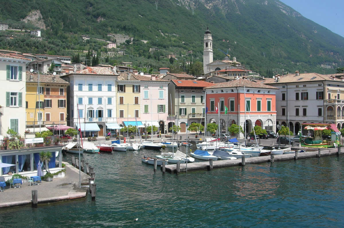 Hafen von Gargnano
